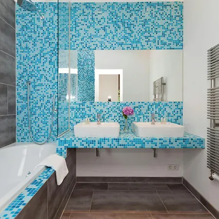 Spacious With Terrace And Garden View Semesterbostad *