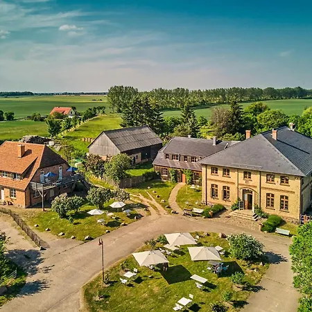 Spacious With Terrace And Garden View Nyaraló Walow