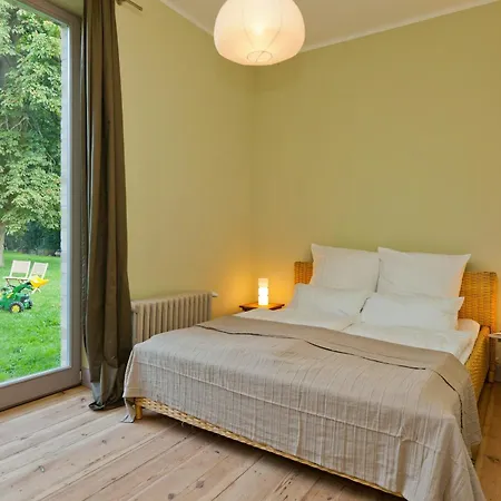 Spacious With Terrace And Garden View Semesterbostad Walow