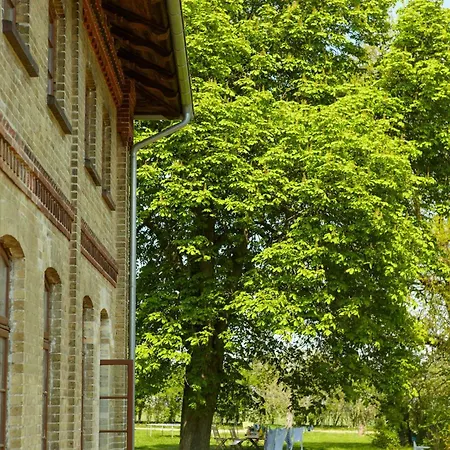 Nyaraló Spacious With Terrace And Garden View Walow