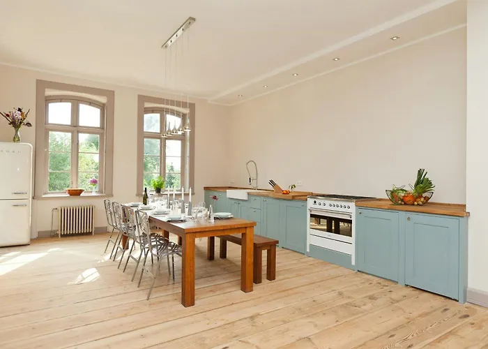 Spacious With Terrace And Garden View Vakantiehuis