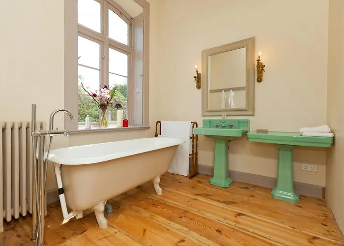 Spacious With Terrace And Garden View Walow