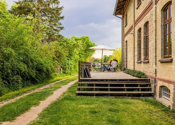 Vakantiehuis Spacious With Terrace And Garden View Walow
